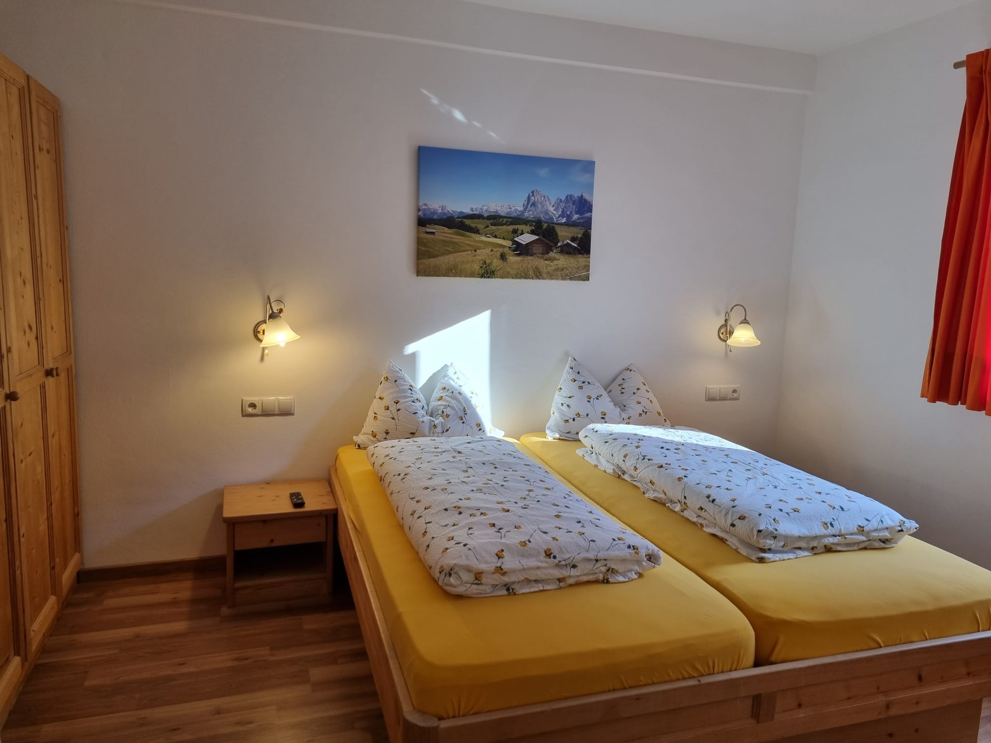 Schlafzimmer 1